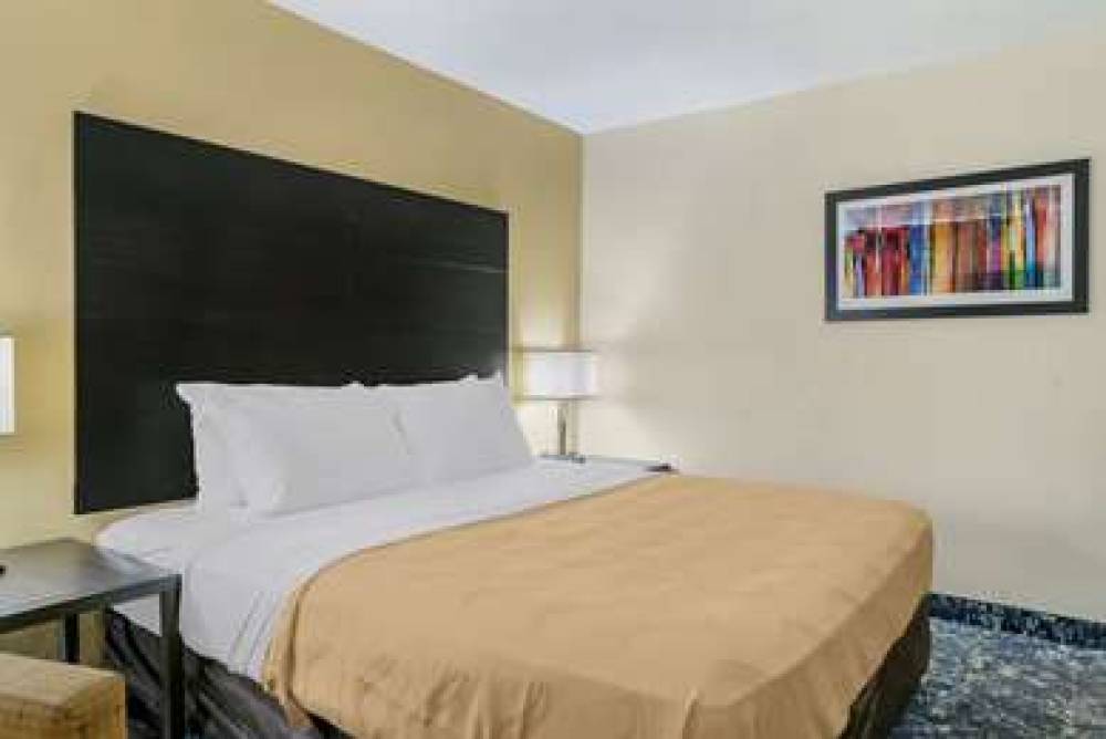 Quality Inn And Suites Banquet Center 7