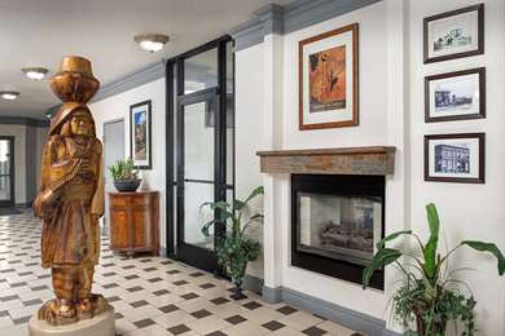 QUALITY INN AND SUITES GALLUP I-40 8