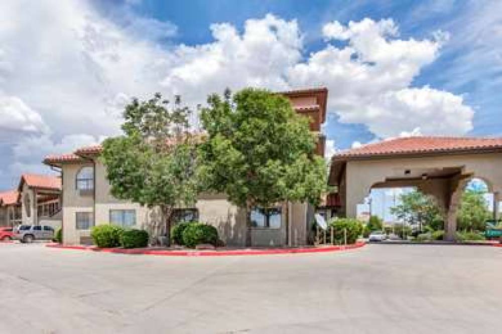 QUALITY INN AND SUITES GALLUP I-40 2
