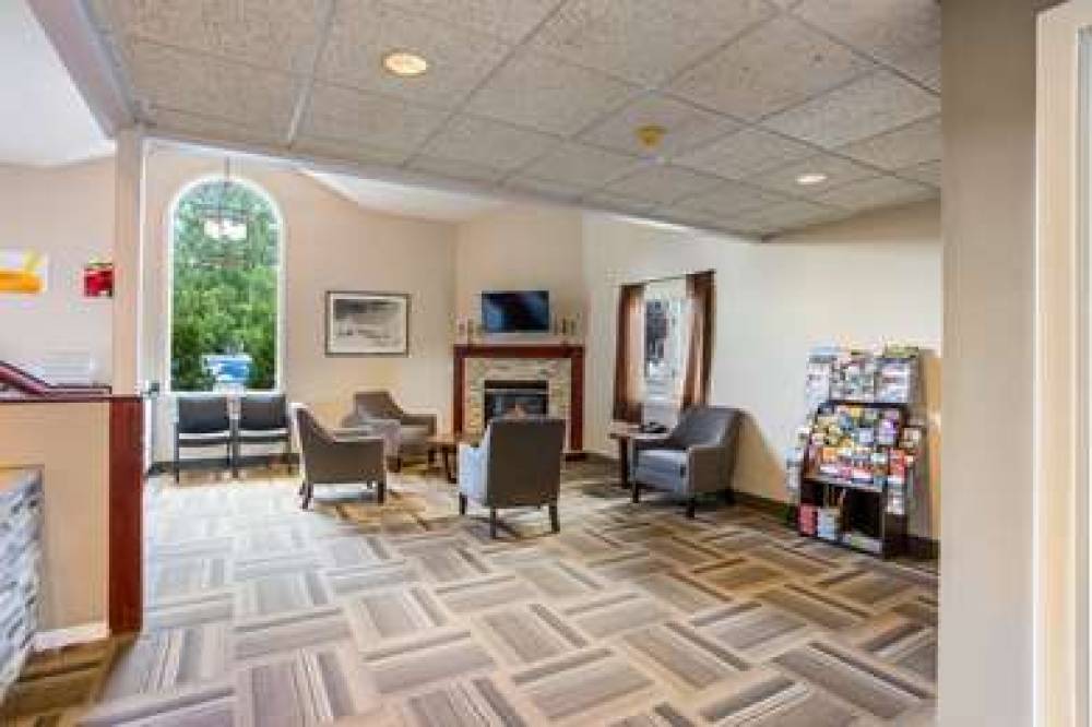 QUALITY INN AND SUITES GORHAM 6
