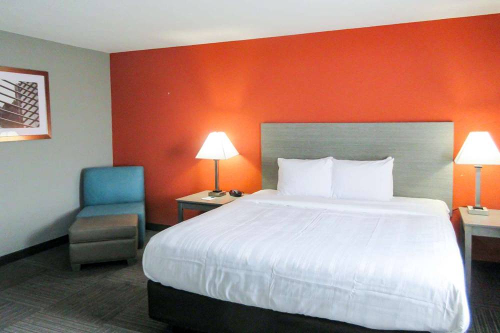 QUALITY INN AND SUITES HAMMOND 6