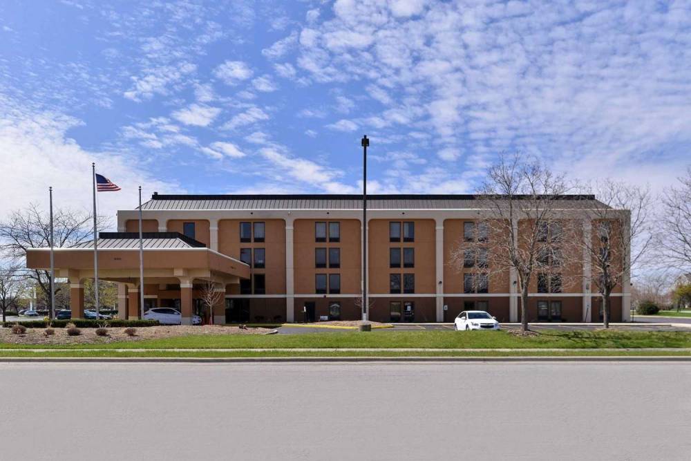 Quality Inn And Suites Matteson Nea