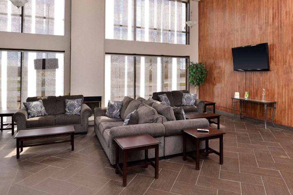 QUALITY INN AND SUITES MATTESON NEA 8