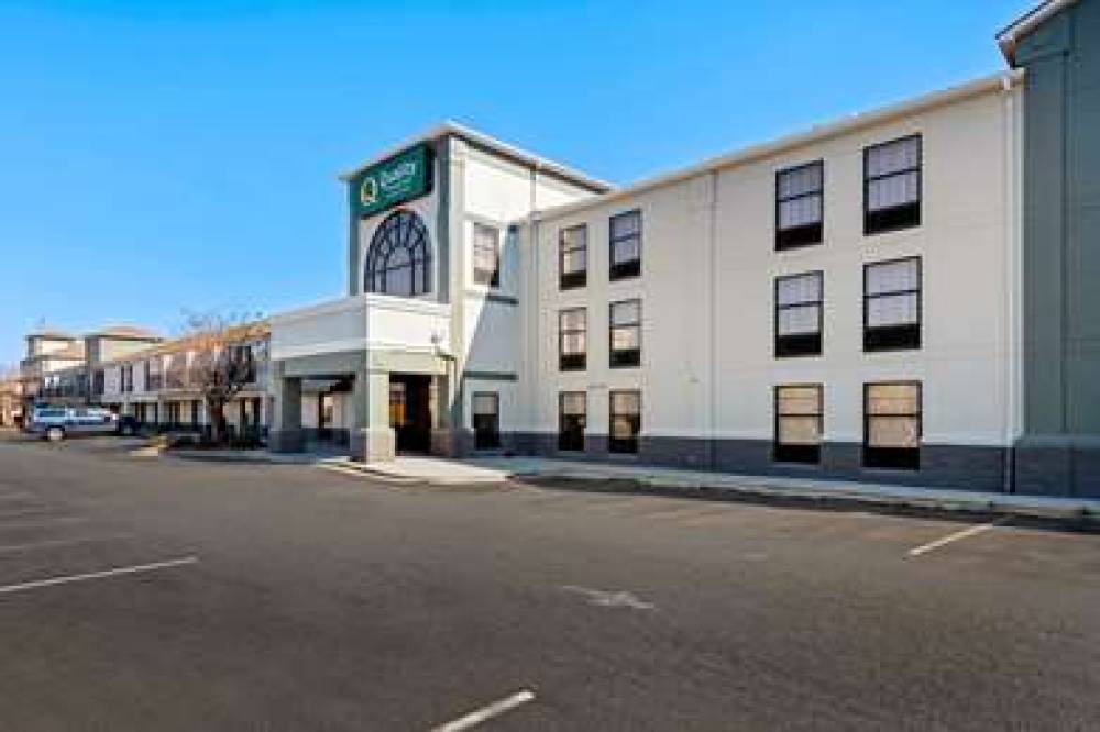 QUALITY INN AND SUITES MATTHEWS - C 3