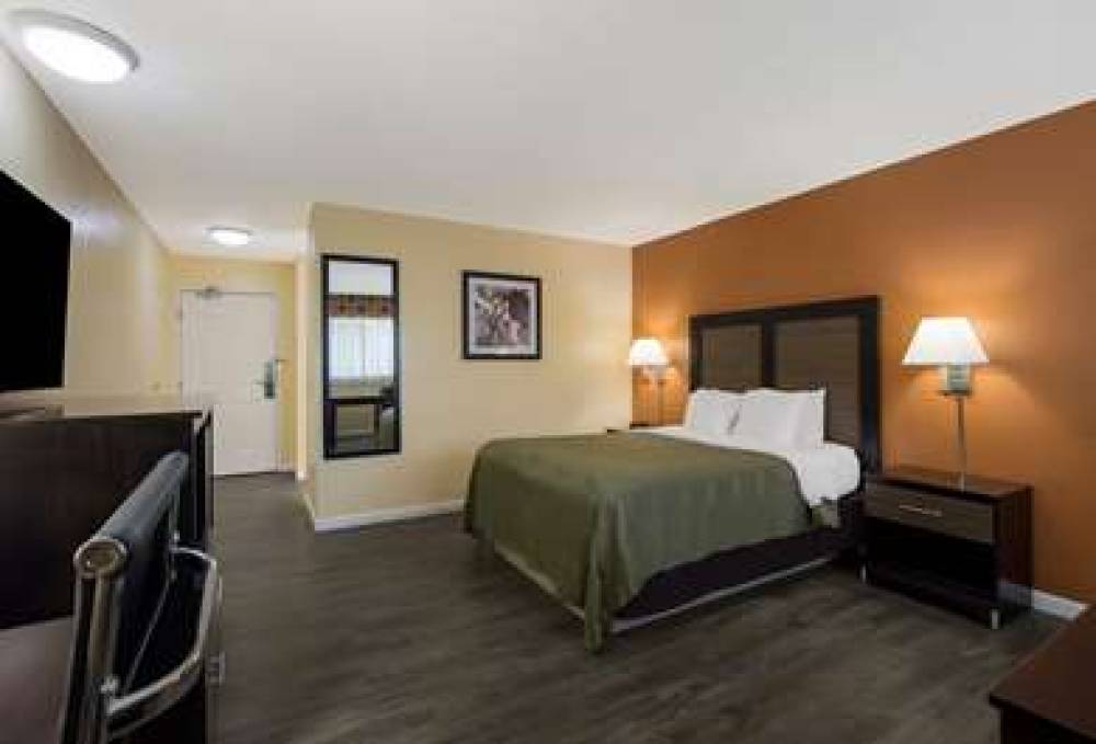 QUALITY INN AND SUITES MEDFORD AIRP 3