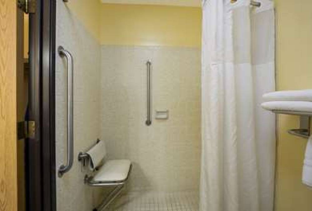 QUALITY INN AND SUITES MEDFORD AIRP 1