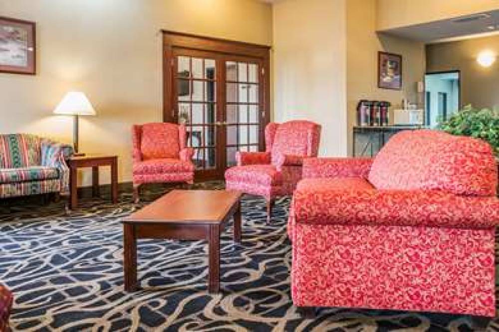 QUALITY INN AND SUITES MENDOTA NEAR 2