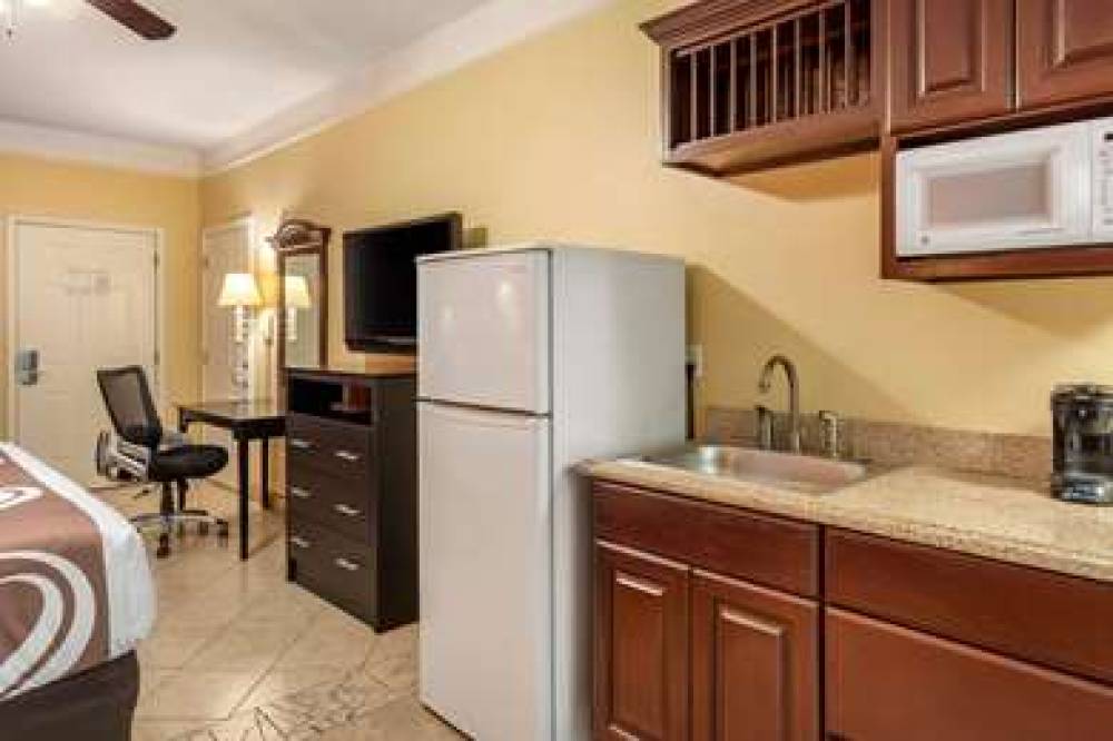 QUALITY INN AND SUITES MERCEDES 8