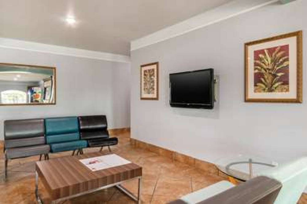 QUALITY INN AND SUITES MERCEDES 5