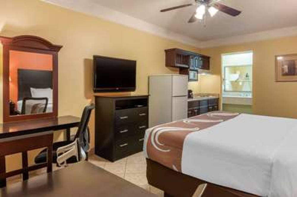 QUALITY INN AND SUITES MERCEDES 7
