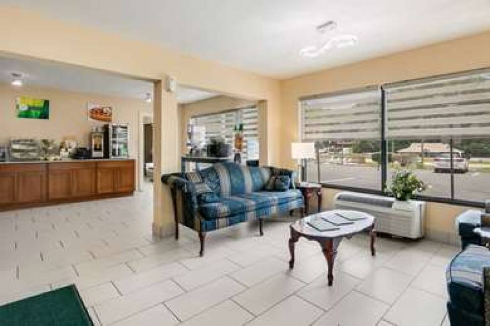 QUALITY INN AND SUITES MT CHALET 4
