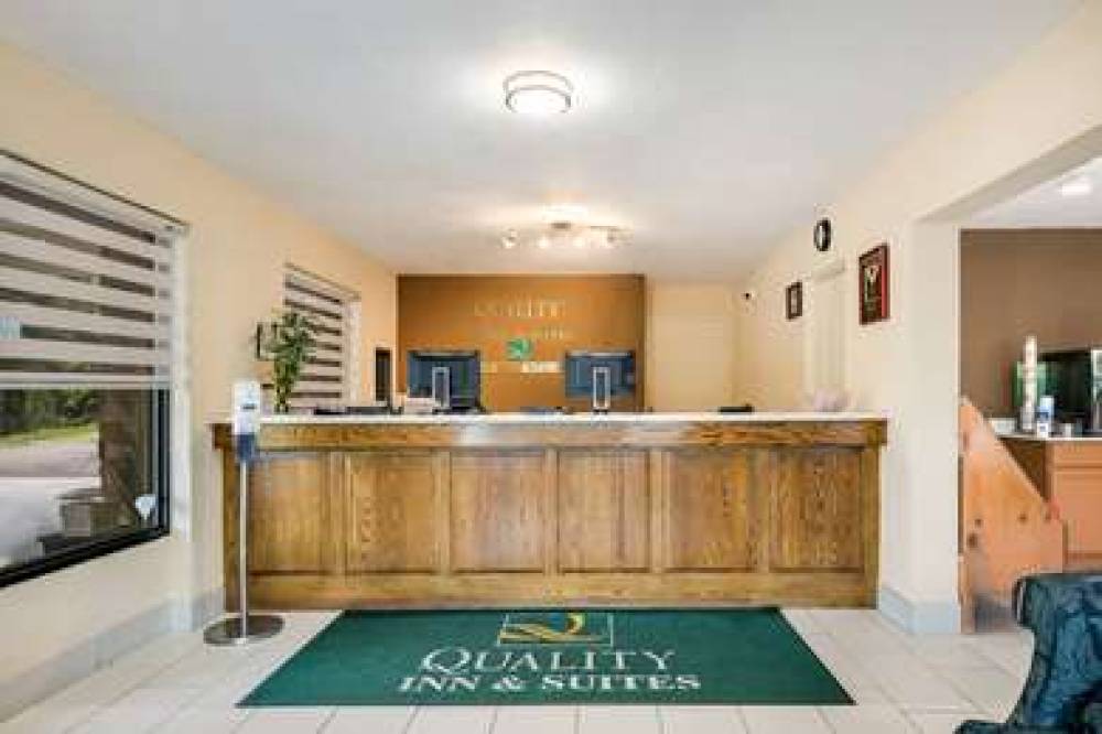 QUALITY INN AND SUITES MT CHALET 6