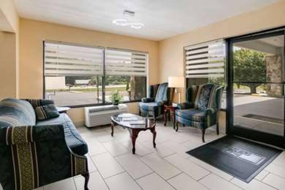 QUALITY INN AND SUITES MT CHALET 3