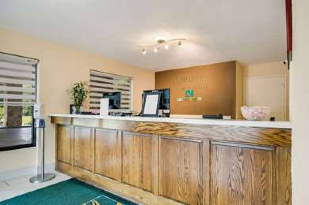 QUALITY INN AND SUITES MT CHALET 5