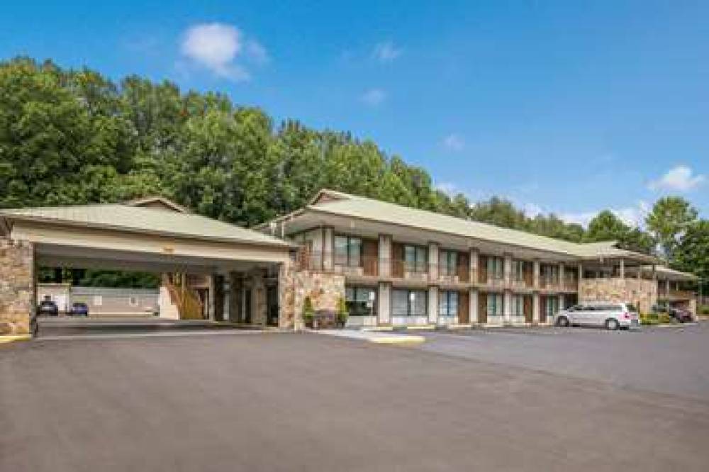 QUALITY INN AND SUITES MT CHALET 1