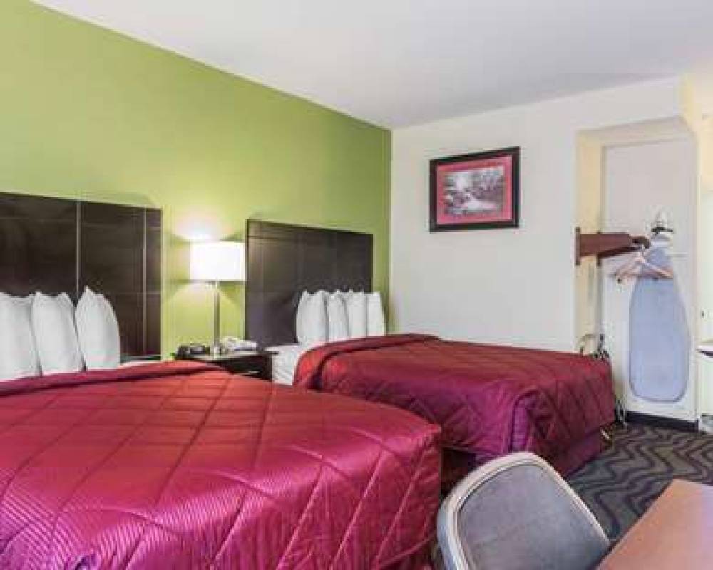 QUALITY INN AND SUITES NEAR COLISEU 6
