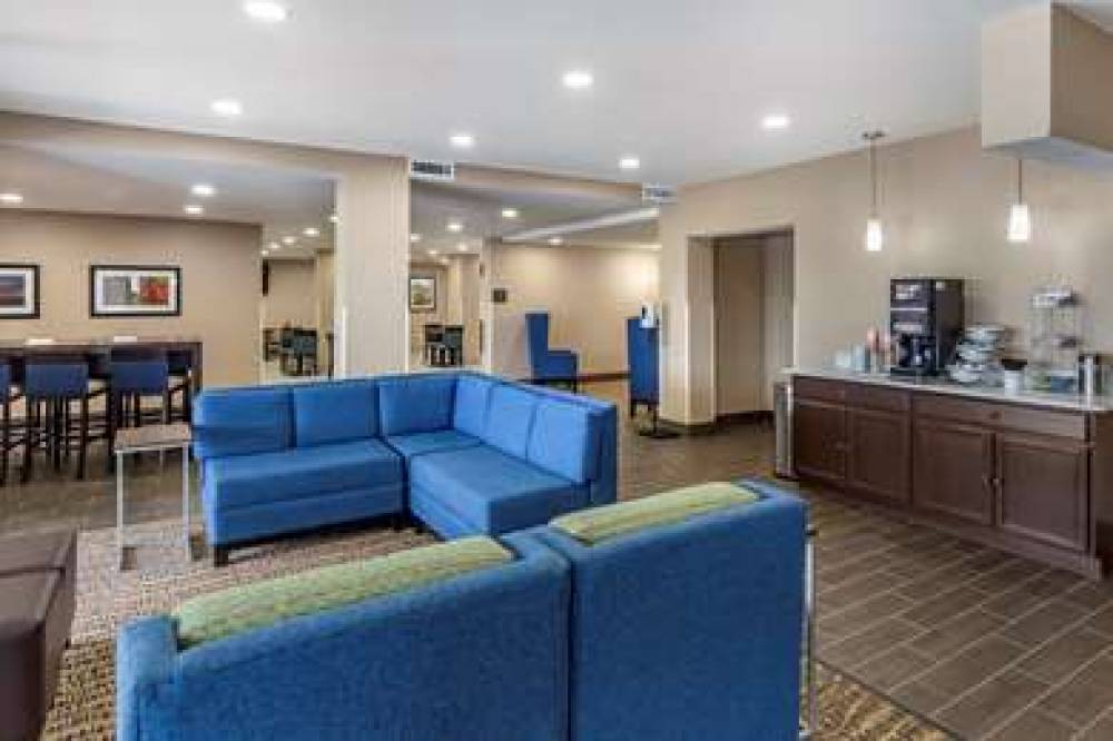 QUALITY INN AND SUITES NEAR NORTH F 4
