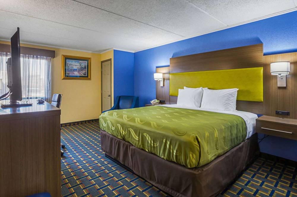QUALITY INN AND SUITES NEAR SIX FLA 4