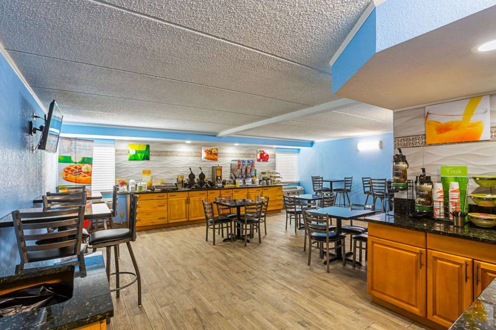 QUALITY INN AND SUITES NEAR SIX FLA 9