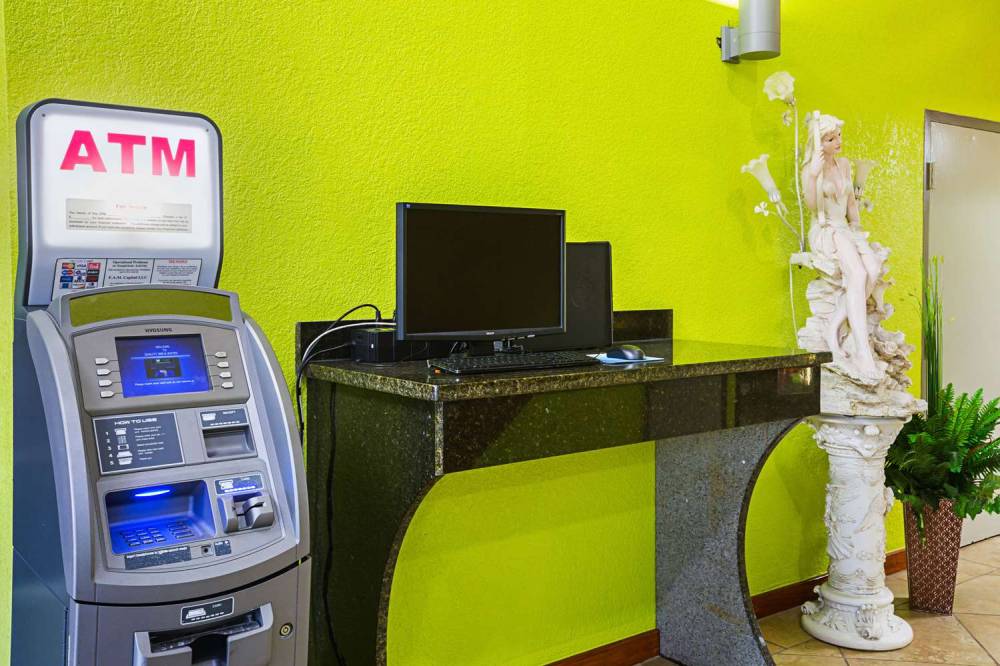 QUALITY INN AND SUITES NEAR SIX FLA 5