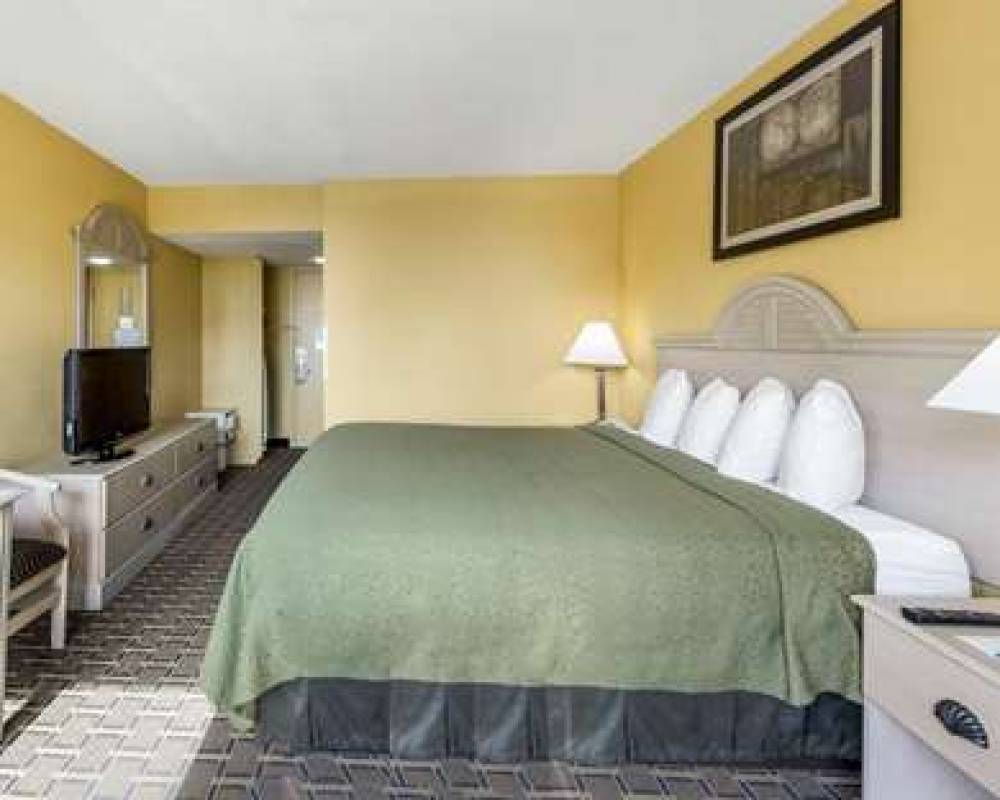 QUALITY INN AND SUITES ON THE BEACH 10
