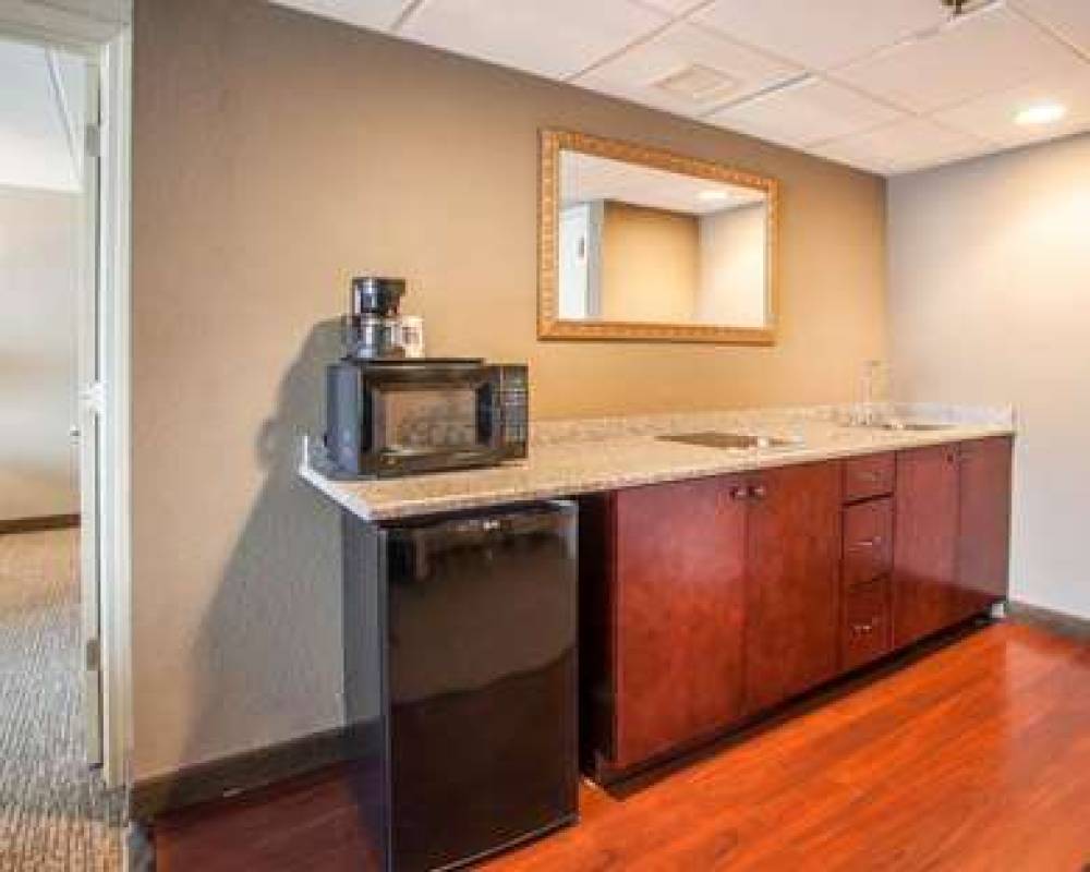 QUALITY INN AND SUITES ORLAND PARK 2