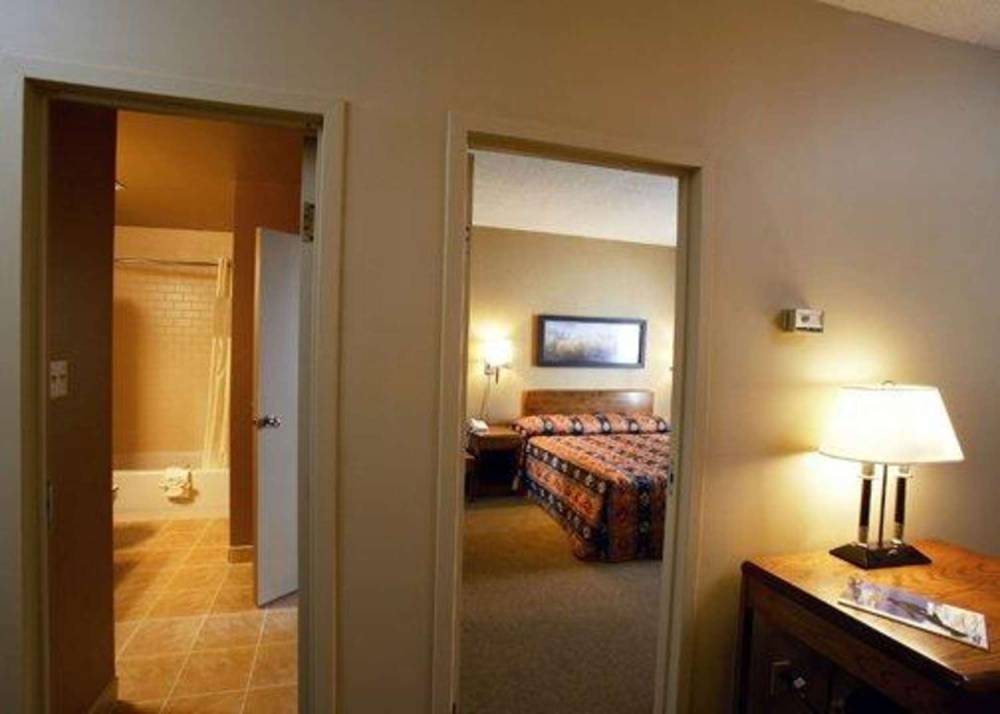 Quality Inn And Suites P.E. Trudeau Airport 4