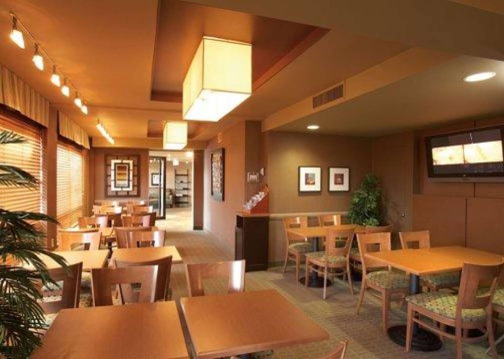Quality Inn And Suites P.E. Trudeau Airport 3