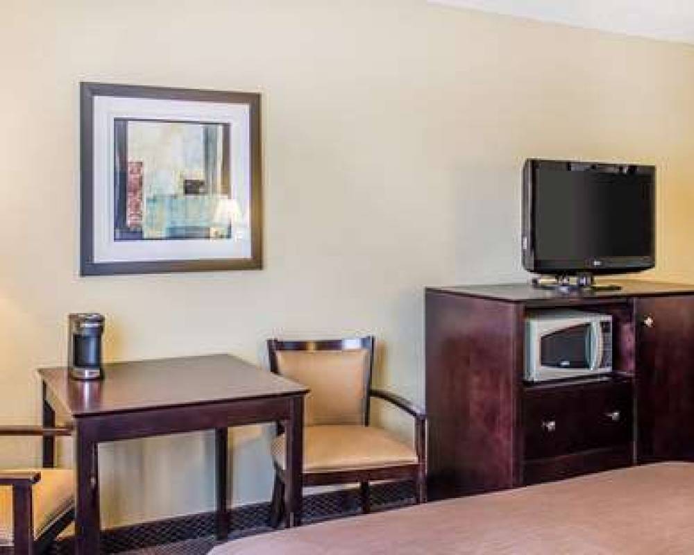 QUALITY INN AND SUITES 10