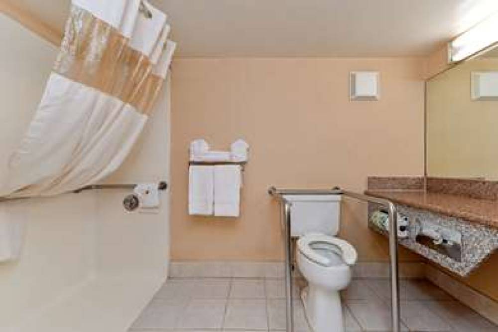 Quality Inn And Suites 10