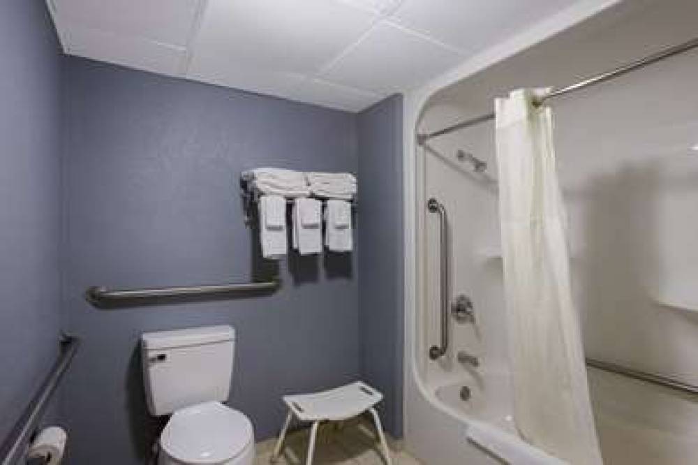 Quality Inn And Suites 7