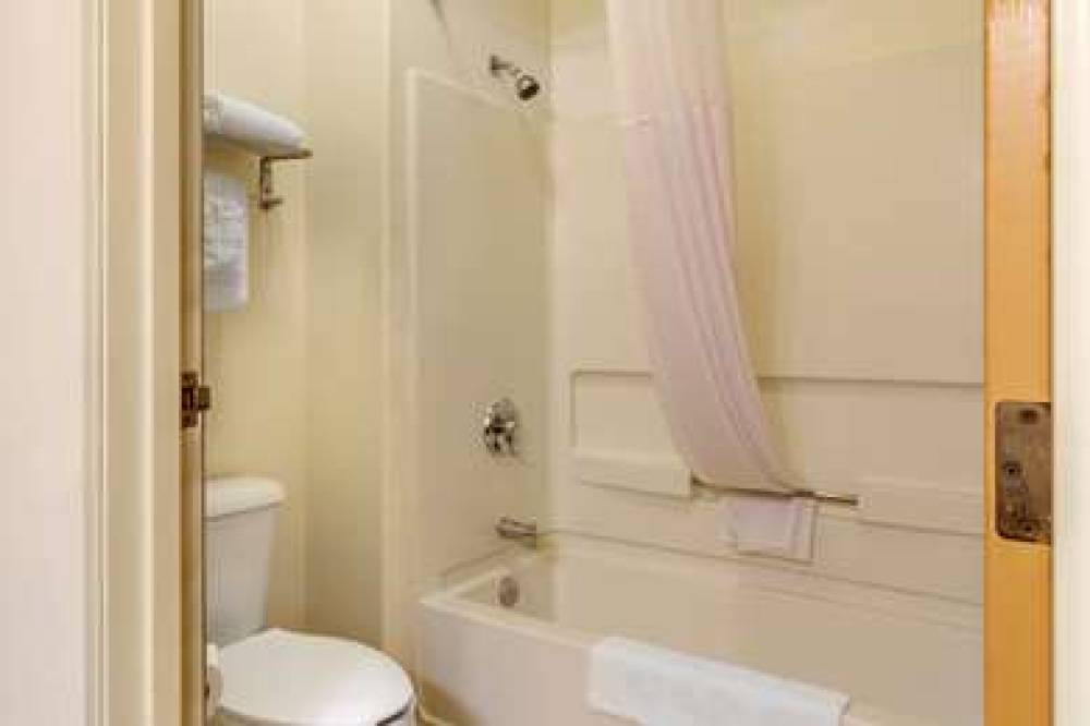 Quality Inn And Suites 9