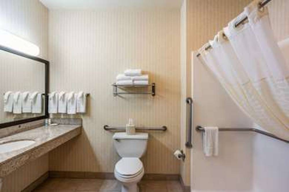 Quality Inn And Suites 10