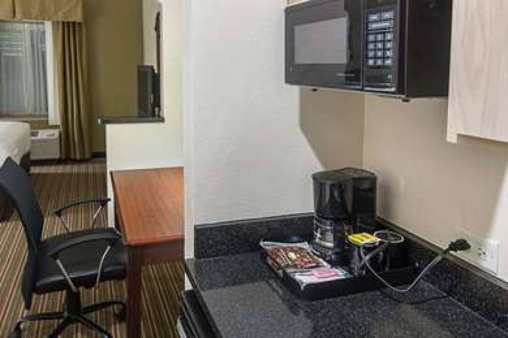 QUALITY INN AND SUITES WEST CHASE 8
