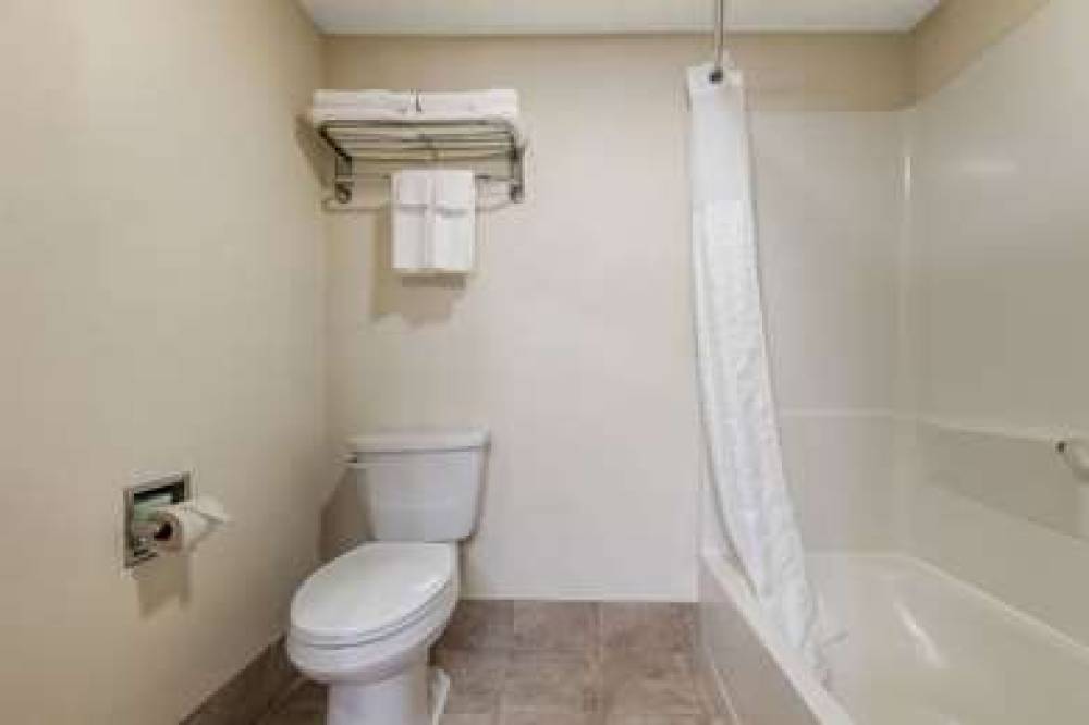 QUALITY INN ASHLAND - LAKE SUPERIOR 8