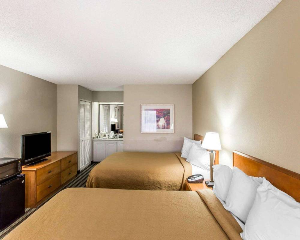 QUALITY INN AT THE MALL - VALDOSTA 10