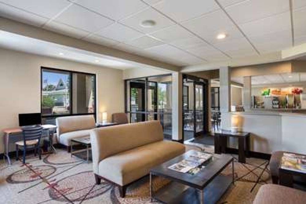 Quality Inn Central 8
