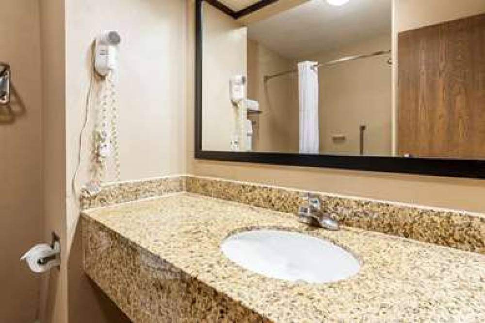 QUALITY INN CLARKSDALE 9