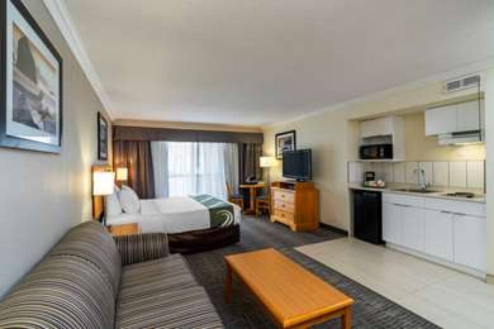 Quality Inn Downtown Inner Harbour 3