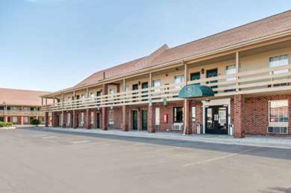 QUALITY INN FINDLAY 3