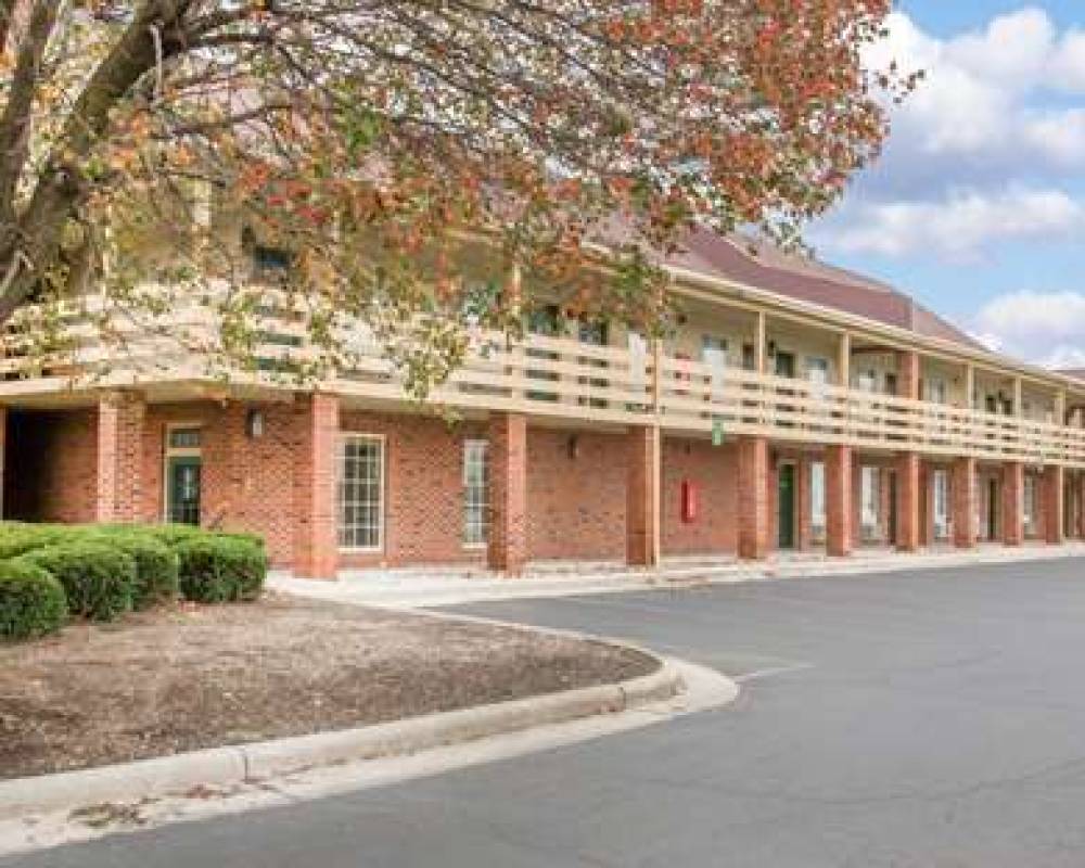 QUALITY INN FINDLAY 4