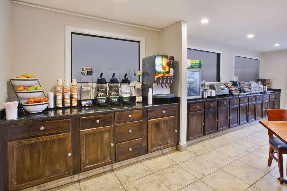 QUALITY INN GRAND BLANC 7