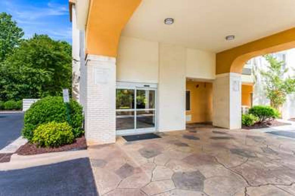 Quality Inn Huntersville Near Lake