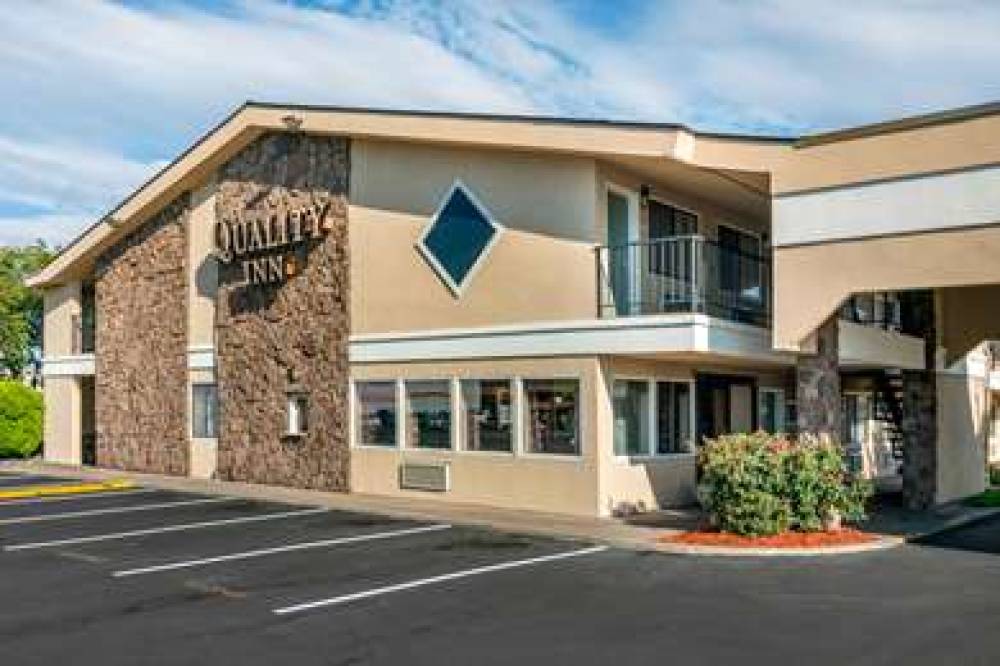 QUALITY INN KLAMATH FALLS - CRATER 3