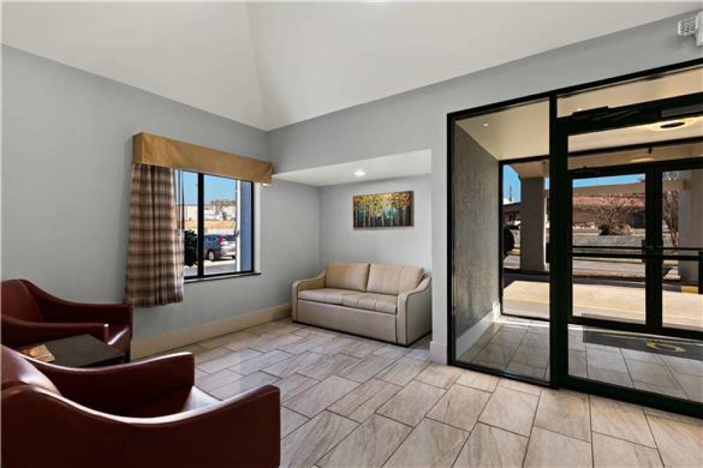 QUALITY INN LAVONIA I-85 8