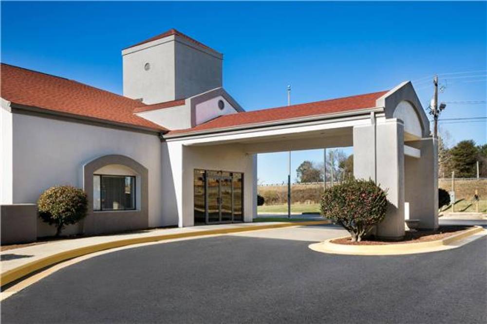 QUALITY INN LAVONIA I-85 2