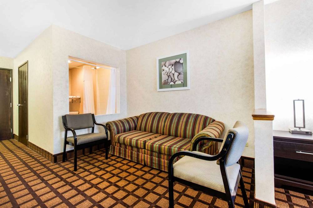 QUALITY INN MONEE 6