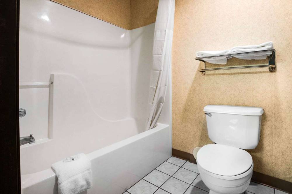QUALITY INN MONEE 8