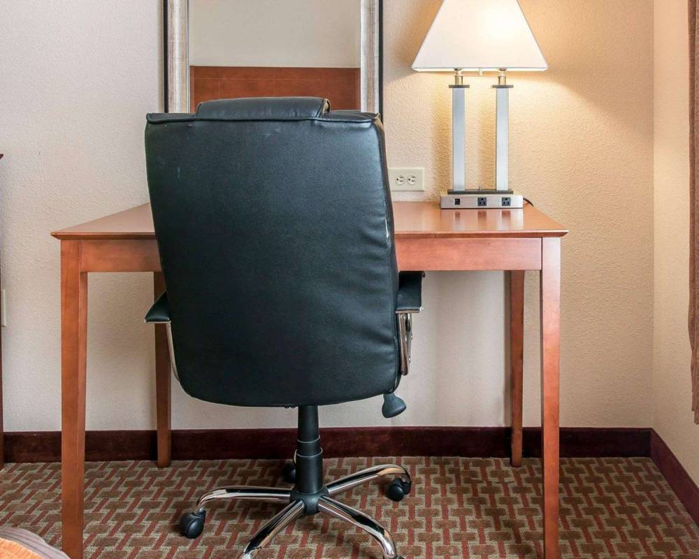 QUALITY INN NEAR INTERSTATE I94 4