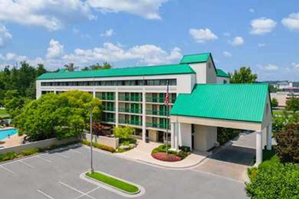 Quality Inn Near The Island Pigeon